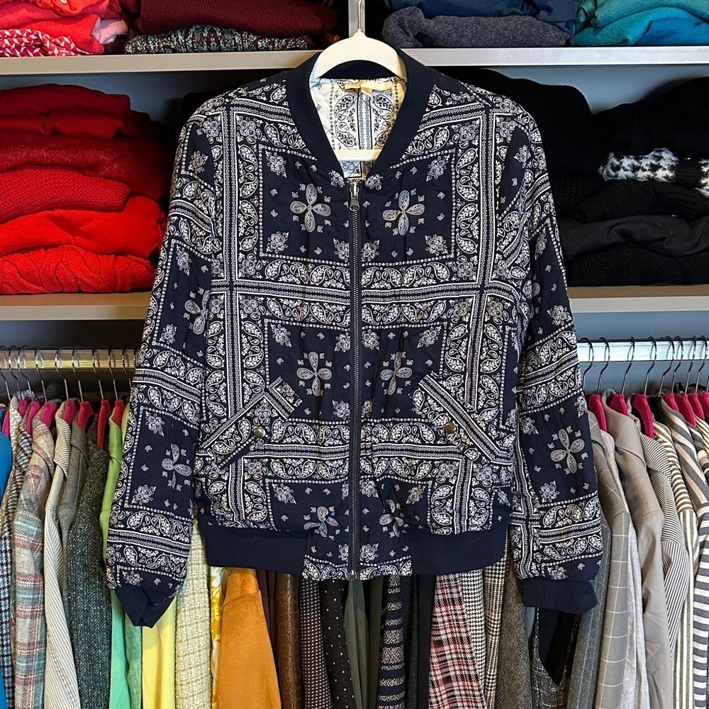 Skies Are Blue navy/white paisley 2 pocket front zipper bomber jacket size S
